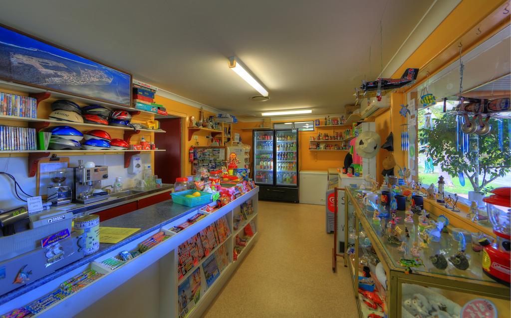 Anchorage Holiday Park Алюка Екстериор снимка